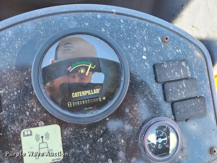 image for item EL9891 2006 Caterpillar CB-334E  vibratory double drum roller