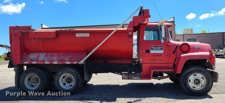 image for item EL9895 1995 Ford L8000  dump truck