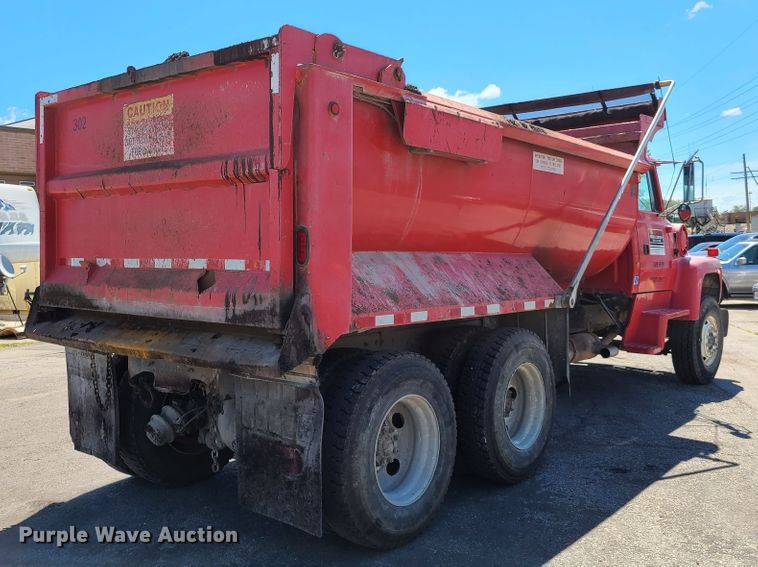 image for item EL9895 1995 Ford L8000  dump truck