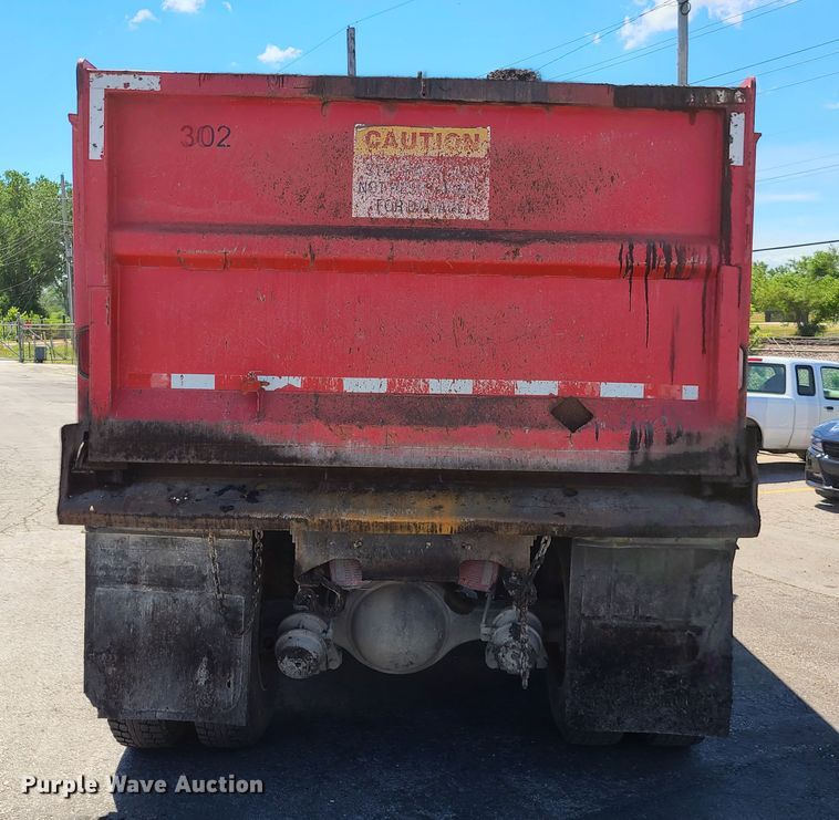 image for item EL9895 1995 Ford L8000  dump truck
