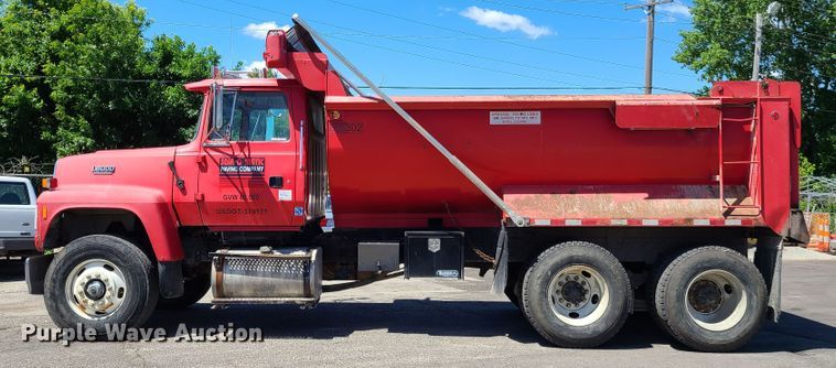 image for item EL9895 1995 Ford L8000  dump truck