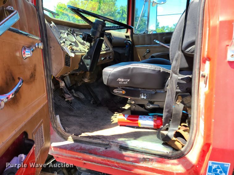 image for item EL9895 1995 Ford L8000  dump truck