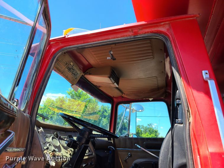 image for item EL9895 1995 Ford L8000  dump truck