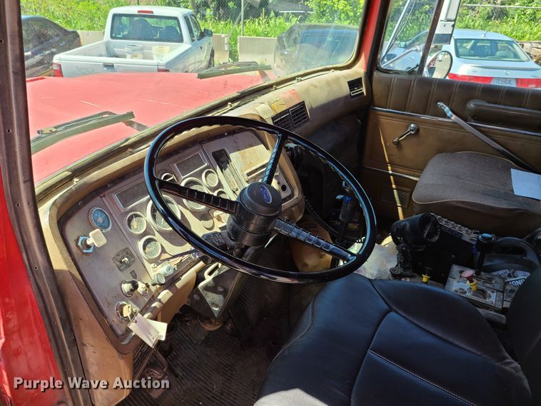 image for item EL9895 1995 Ford L8000  dump truck