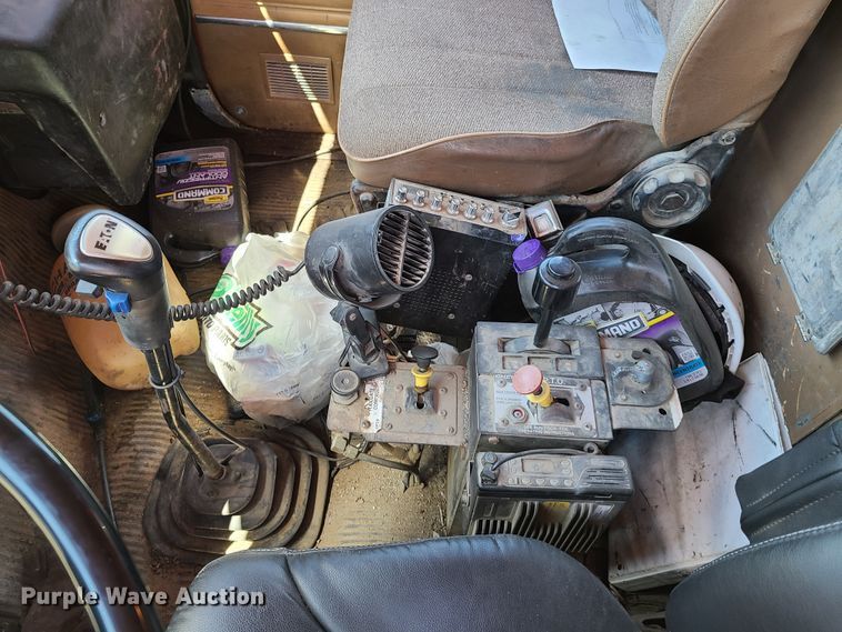 image for item EL9895 1995 Ford L8000  dump truck