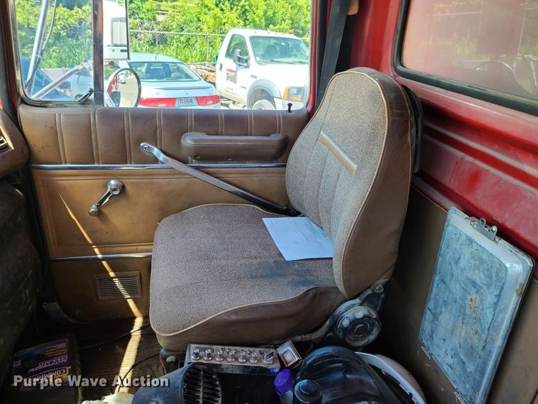 image for item EL9895 1995 Ford L8000  dump truck