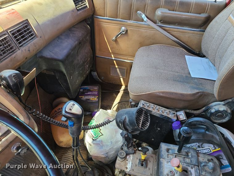 image for item EL9895 1995 Ford L8000  dump truck