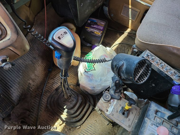 image for item EL9895 1995 Ford L8000  dump truck