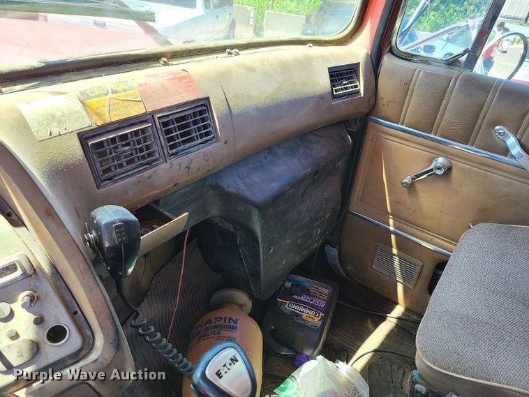 image for item EL9895 1995 Ford L8000  dump truck