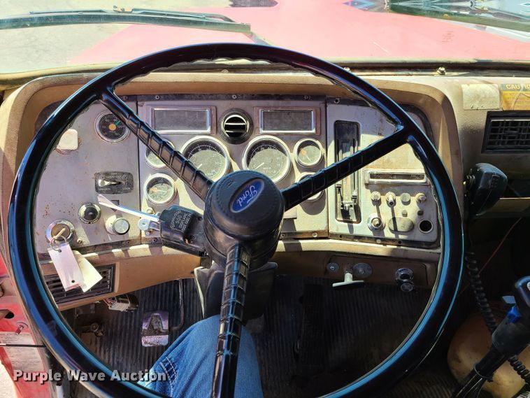 image for item EL9895 1995 Ford L8000  dump truck