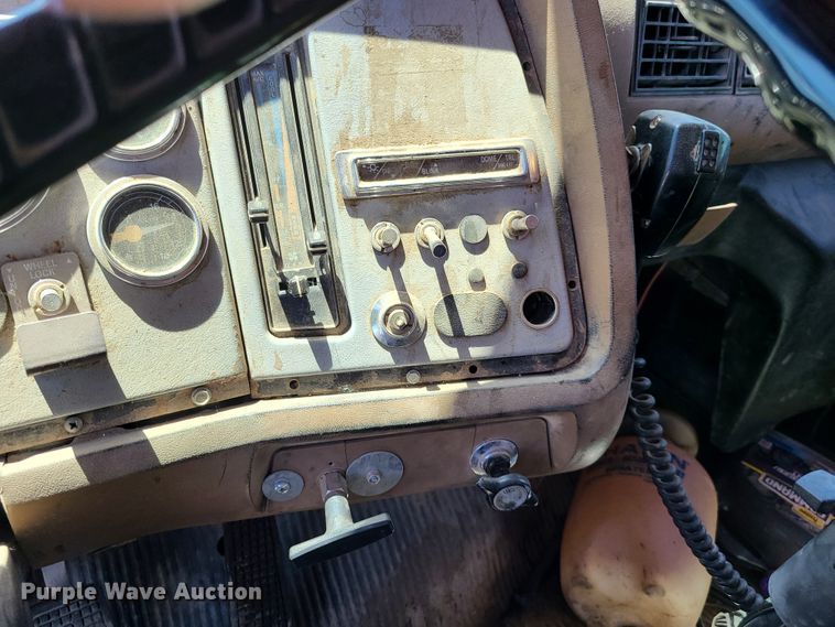 image for item EL9895 1995 Ford L8000  dump truck