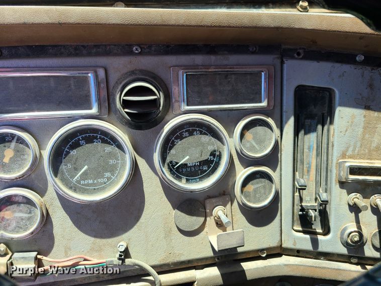 image for item EL9895 1995 Ford L8000  dump truck