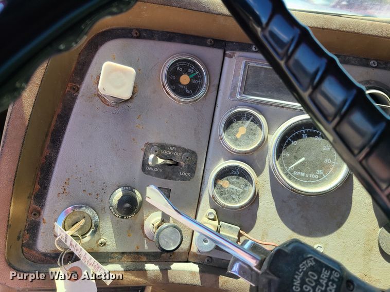 image for item EL9895 1995 Ford L8000  dump truck