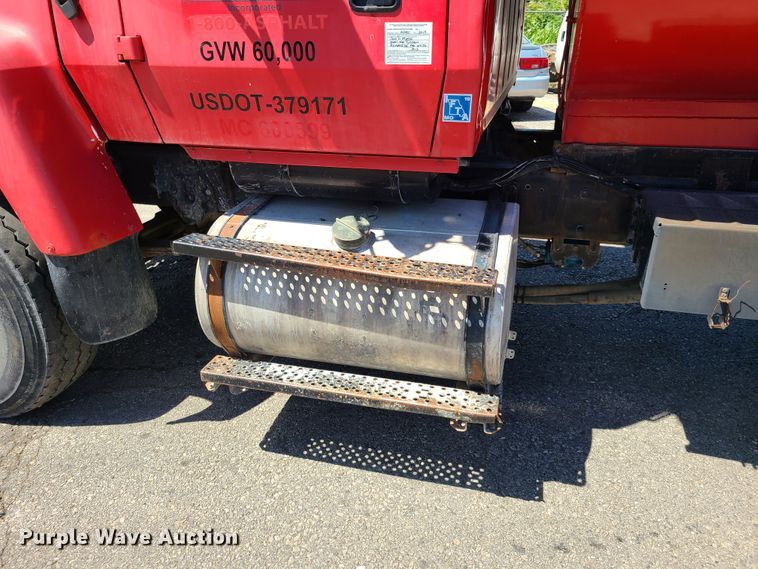 image for item EL9895 1995 Ford L8000  dump truck