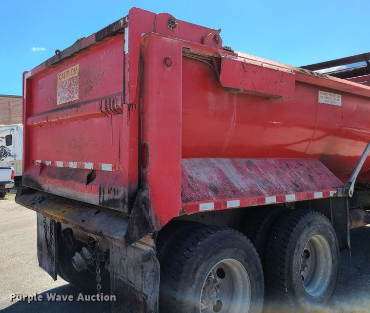 image for item EL9895 1995 Ford L8000  dump truck
