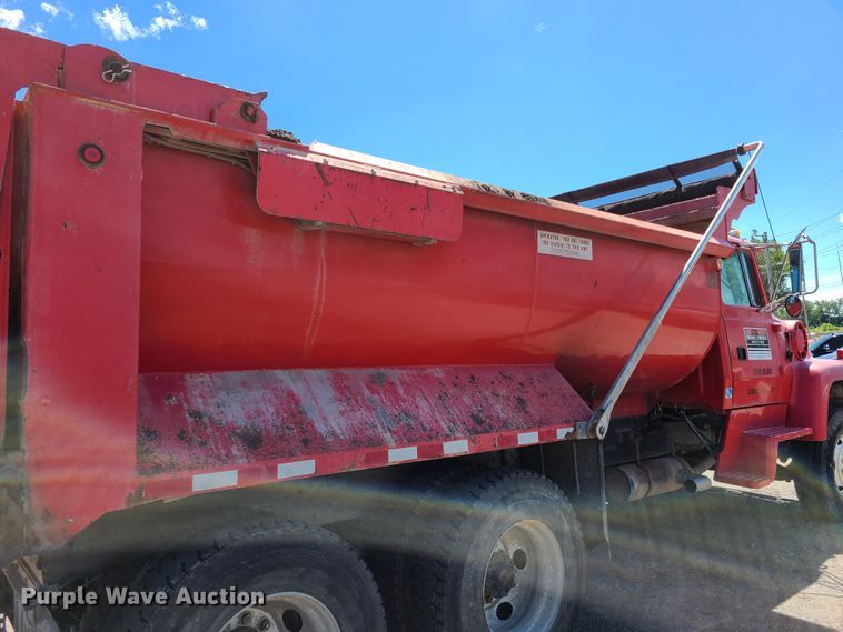 image for item EL9895 1995 Ford L8000  dump truck