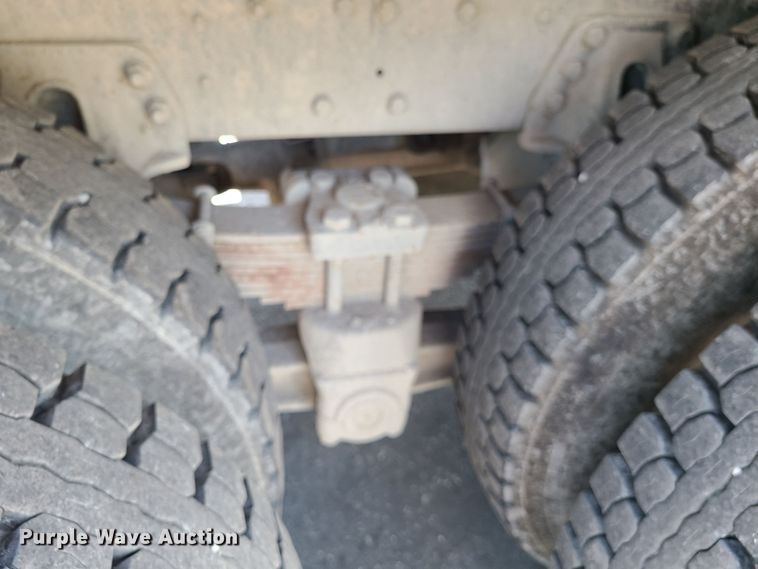 image for item EL9895 1995 Ford L8000  dump truck