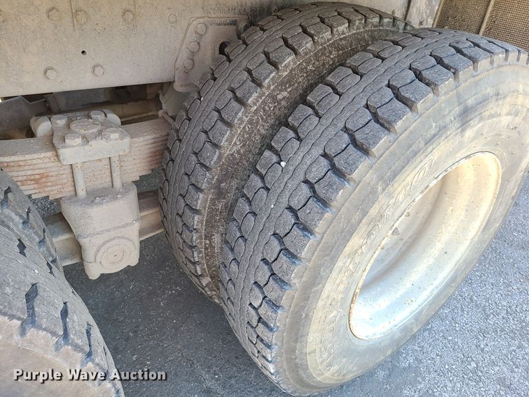 image for item EL9895 1995 Ford L8000  dump truck