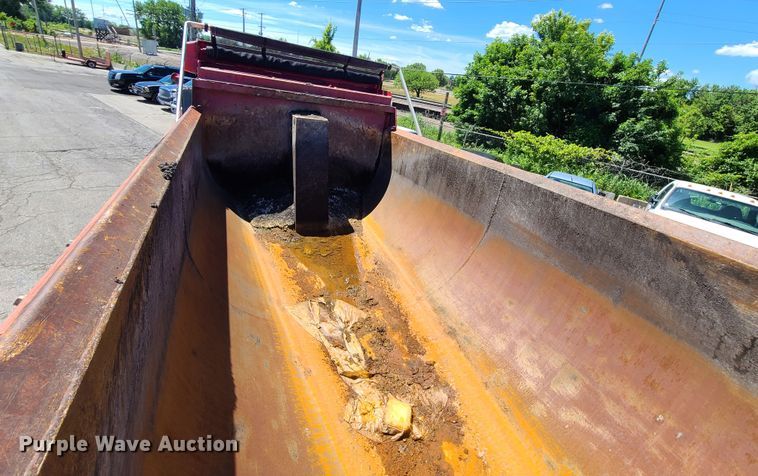 image for item EL9895 1995 Ford L8000  dump truck