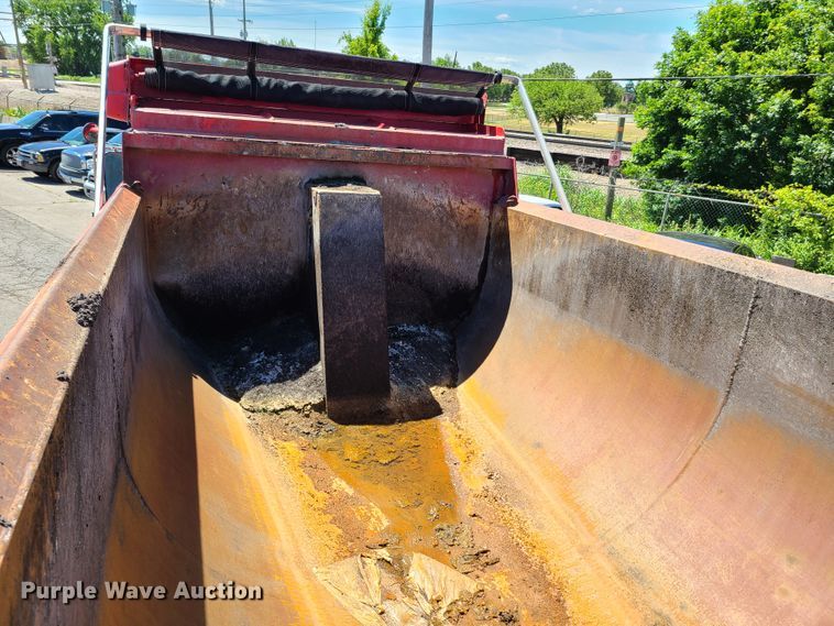 image for item EL9895 1995 Ford L8000  dump truck