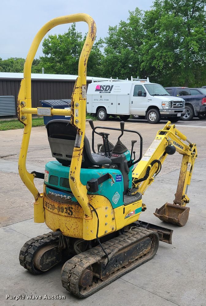 image for item EL9918 2012 Yanmar SV08-1A  mini excavator