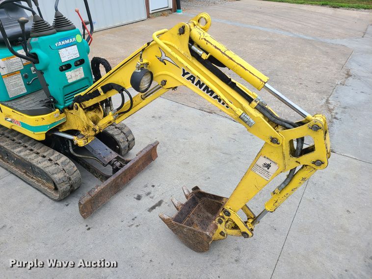 image for item EL9918 2012 Yanmar SV08-1A  mini excavator