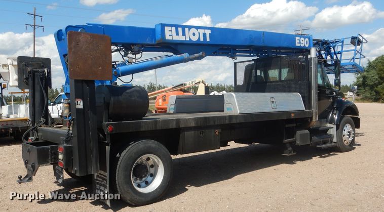 image for item FA9379 2005 International 7400  aerial lift truck