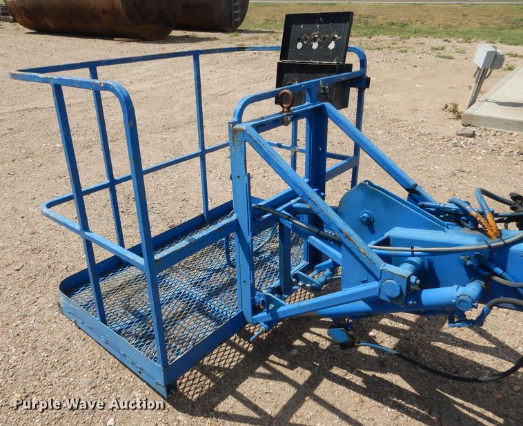 image for item FA9379 2005 International 7400  aerial lift truck