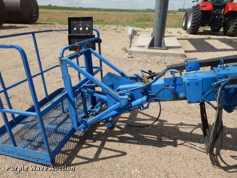 image for item FA9379 2005 International 7400  aerial lift truck