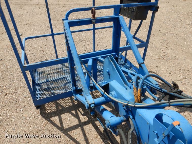 image for item FA9379 2005 International 7400  aerial lift truck