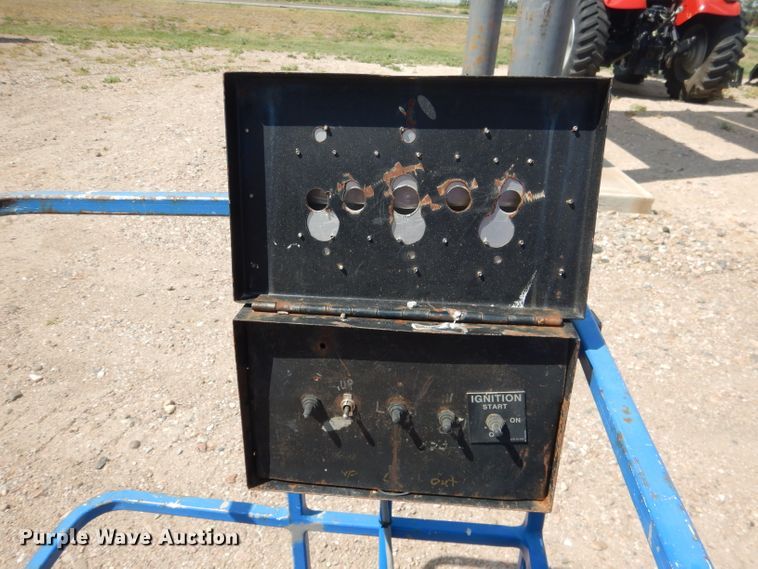 image for item FA9379 2005 International 7400  aerial lift truck