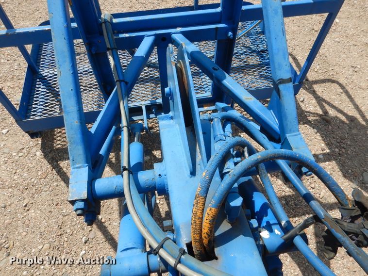 image for item FA9379 2005 International 7400  aerial lift truck