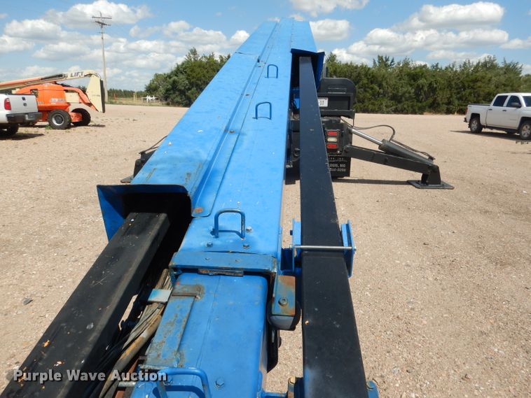 image for item FA9379 2005 International 7400  aerial lift truck