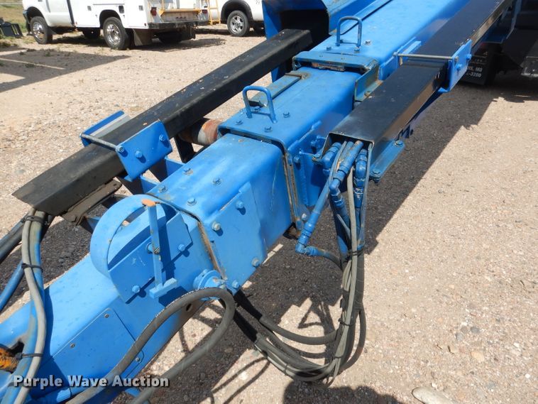 image for item FA9379 2005 International 7400  aerial lift truck