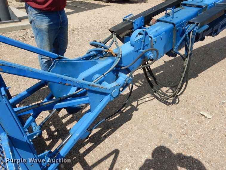 image for item FA9379 2005 International 7400  aerial lift truck