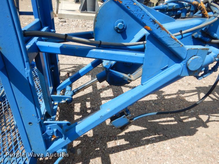 image for item FA9379 2005 International 7400  aerial lift truck