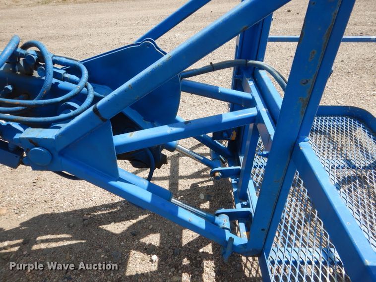 image for item FA9379 2005 International 7400  aerial lift truck