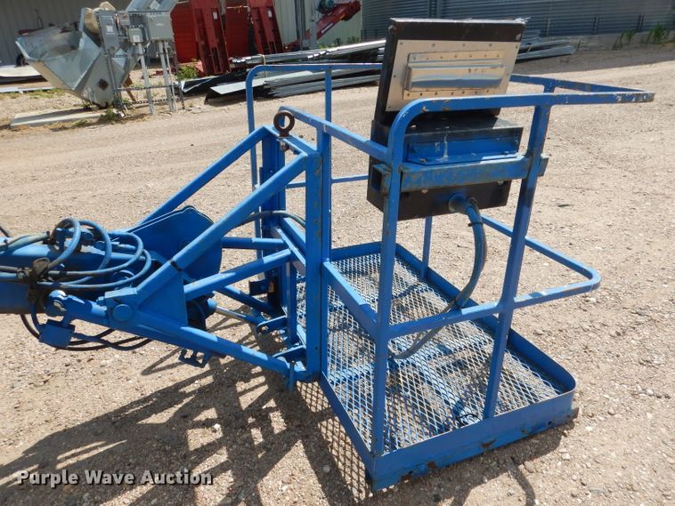 image for item FA9379 2005 International 7400  aerial lift truck