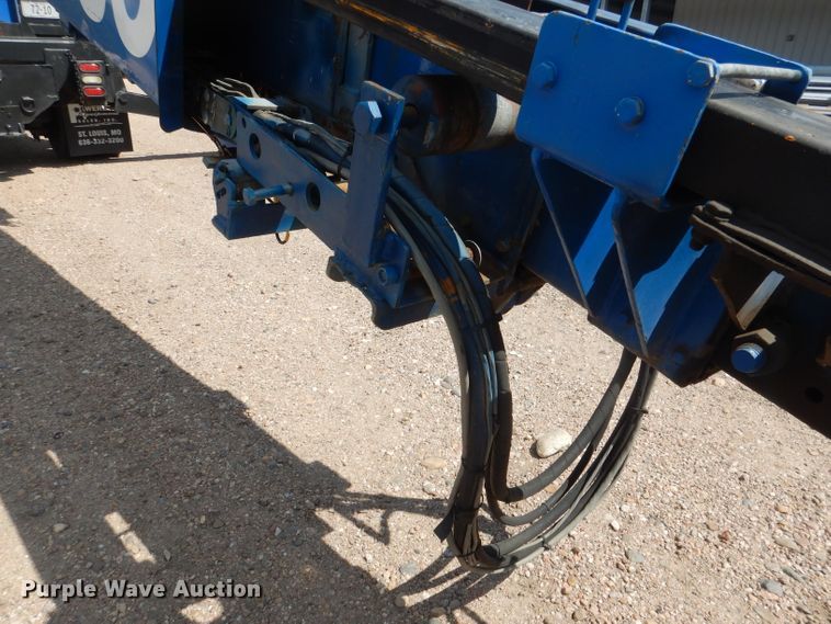 image for item FA9379 2005 International 7400  aerial lift truck