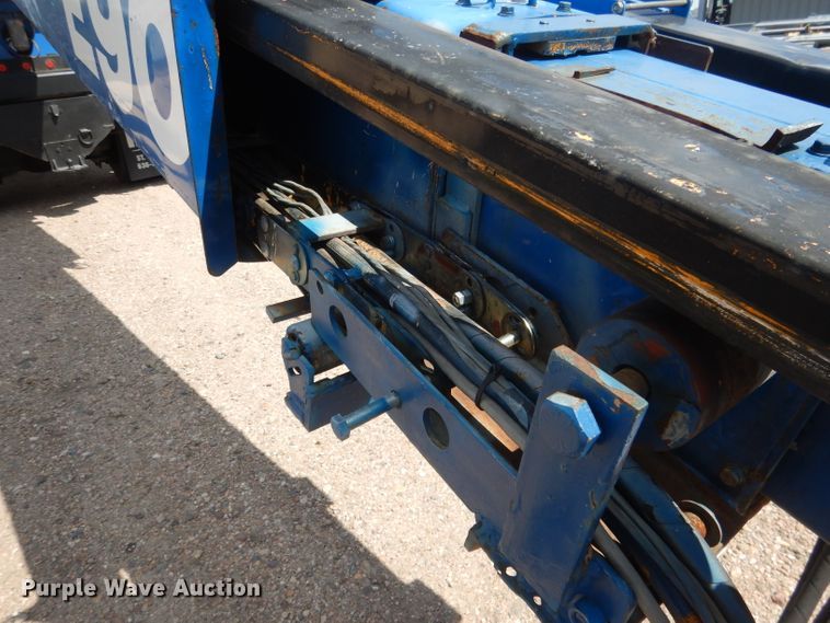 image for item FA9379 2005 International 7400  aerial lift truck