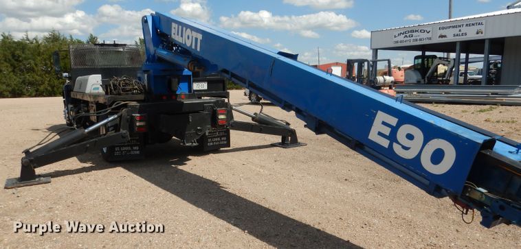 image for item FA9379 2005 International 7400  aerial lift truck