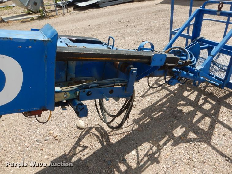 image for item FA9379 2005 International 7400  aerial lift truck