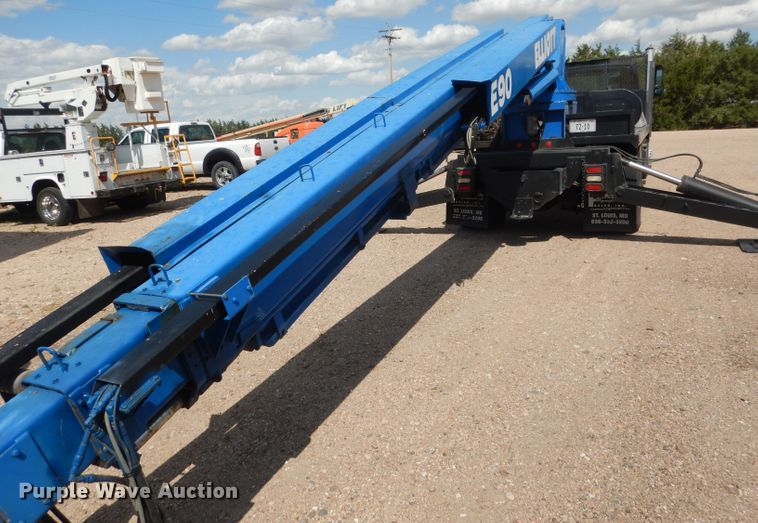 image for item FA9379 2005 International 7400  aerial lift truck