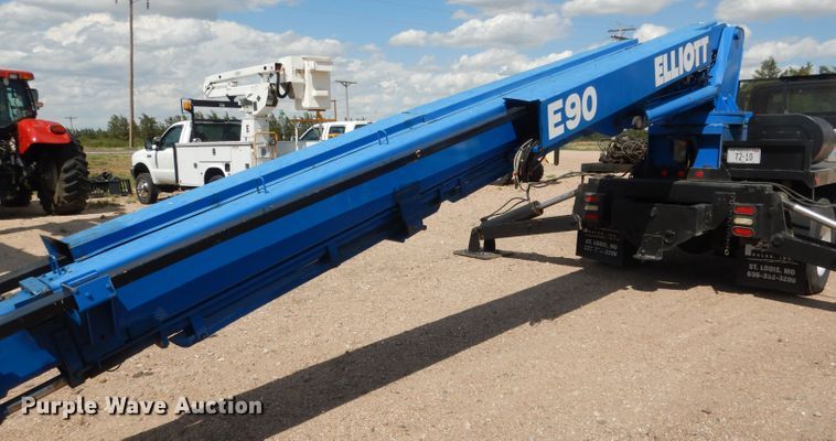 image for item FA9379 2005 International 7400  aerial lift truck