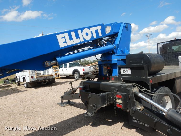 image for item FA9379 2005 International 7400  aerial lift truck