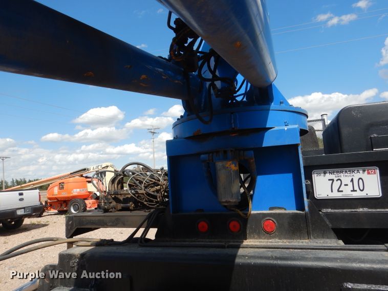 image for item FA9379 2005 International 7400  aerial lift truck