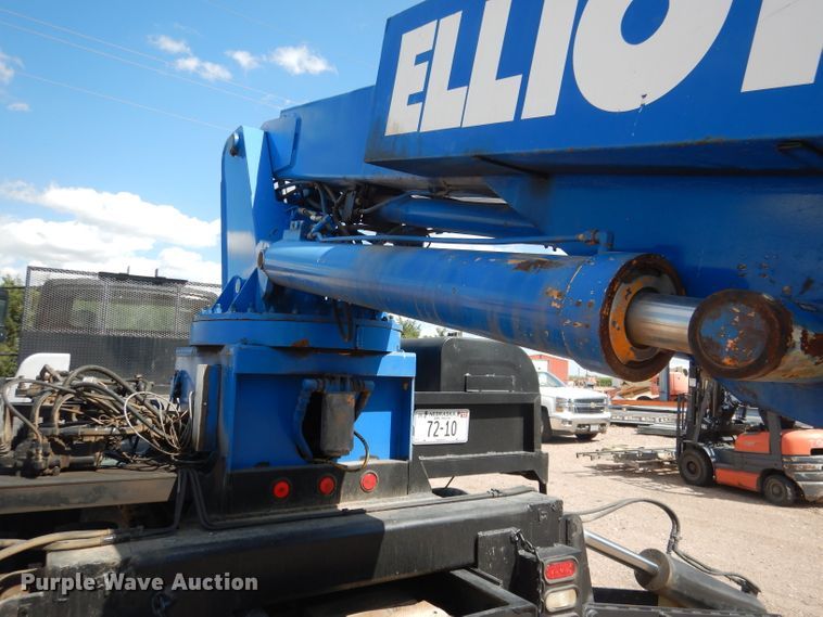 image for item FA9379 2005 International 7400  aerial lift truck