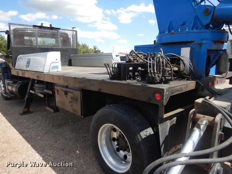 image for item FA9379 2005 International 7400  aerial lift truck