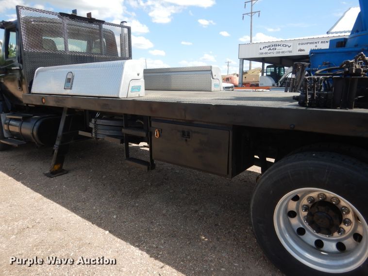 image for item FA9379 2005 International 7400  aerial lift truck