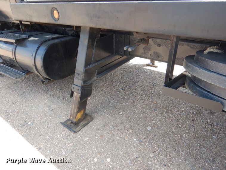 image for item FA9379 2005 International 7400  aerial lift truck